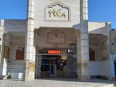 بازار بزرگ قائم دامغان؛ سه دهه چشم انتظار صدور سند مالکیت/ کسبه: شورای شهر دوره قبلی پاسخ مکاتبات‌مان را نداد/ بختیاری: کمیته امداد هیچ انتفاعی از این مجتمع ندارد ْشهرداری پاسخگو باشد