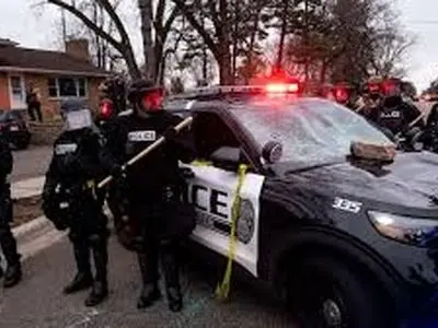 درگیری ادامه دار پلیس آمریکا با معترضان در شهر مینیاپولیس + فیلم