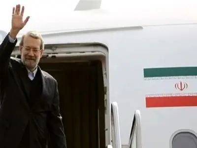 لاريجاني غادر طهران متوجها لمسقط لبحث التطورات الإقليمية والدولية