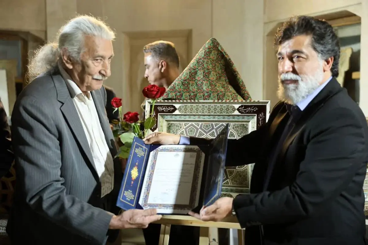 رونمایی از کتیبه نفیس خاتم و تجلیل از خاندان گلریز خاتمی 