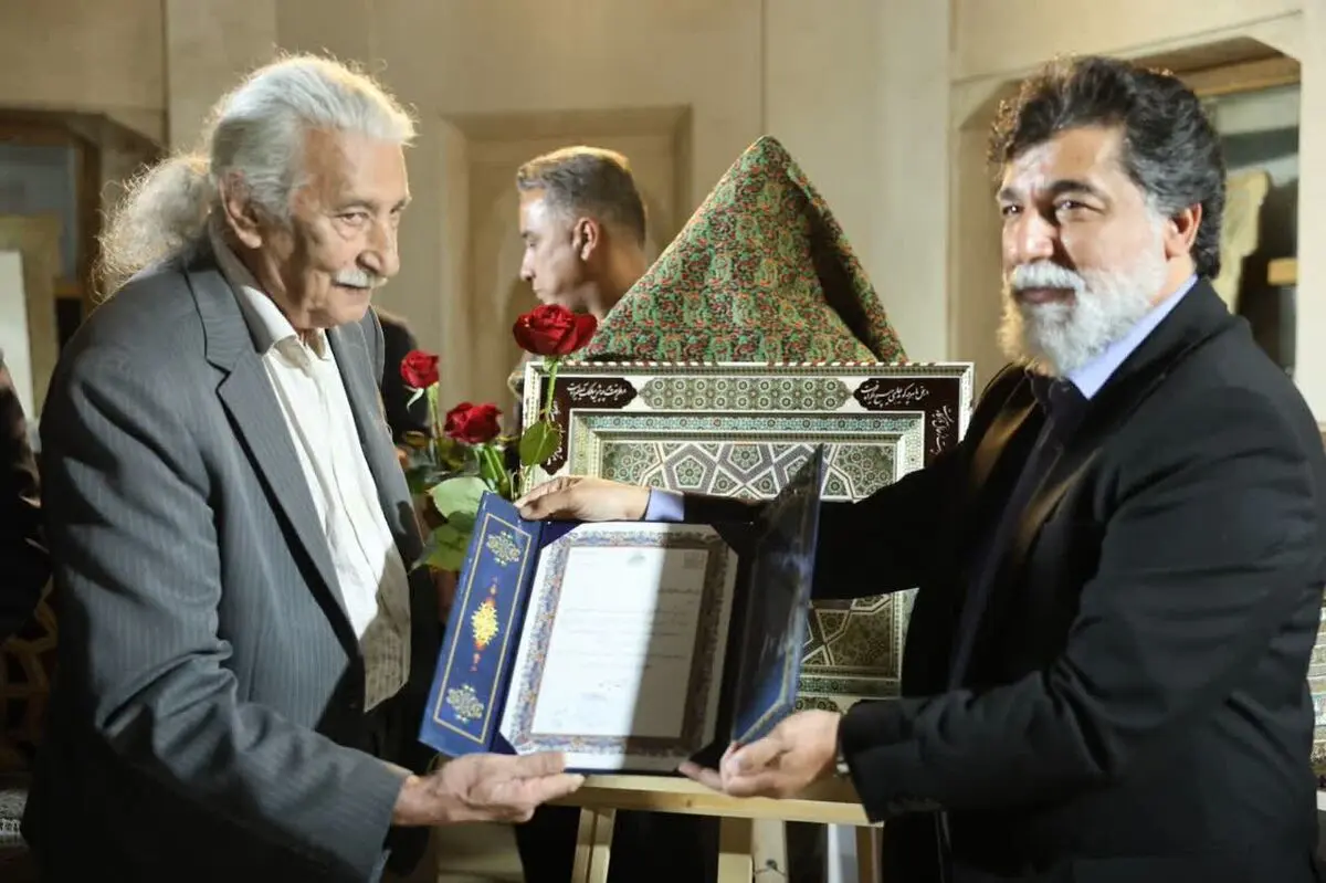 رونمایی از کتیبه نفیس خاتم و تجلیل از خاندان گلریز خاتمی 