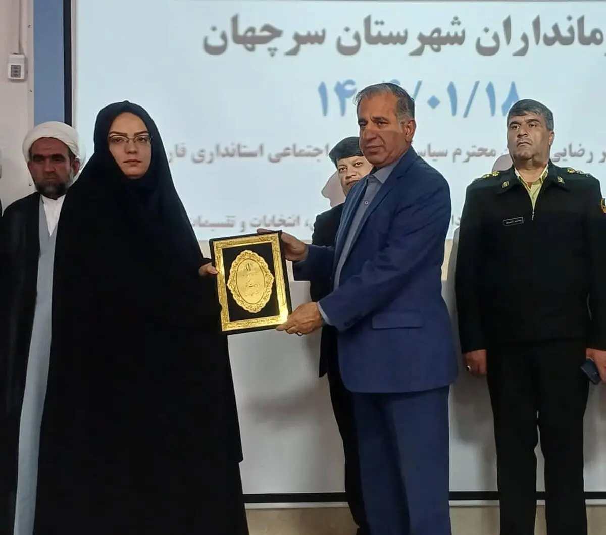 معرفی سومین فرماندار زن فارس در شهرستان سرچهان / روند انتصاب بانوان در استان ادامه دارد