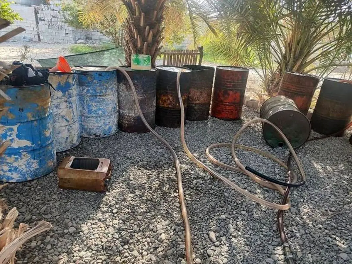 ۵۵ نفر از اتباع بیگانه غیر مجاز فعال در حوزه قاچاق سوخت در بندر کرگان شهرستان میناب دستگیر شدند