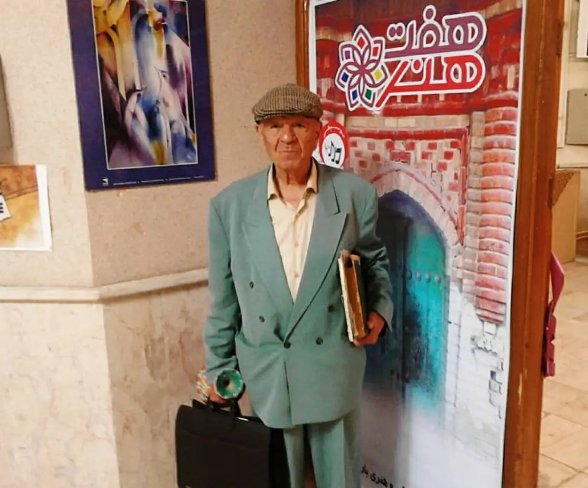 موسیقی سنتی در 8 سال اخیر لگد مال شده است/ جلوی قاچاق موسیقی باید گرفته شود/ قبل از معروف شدن 2500 عنوان کتاب خواندم