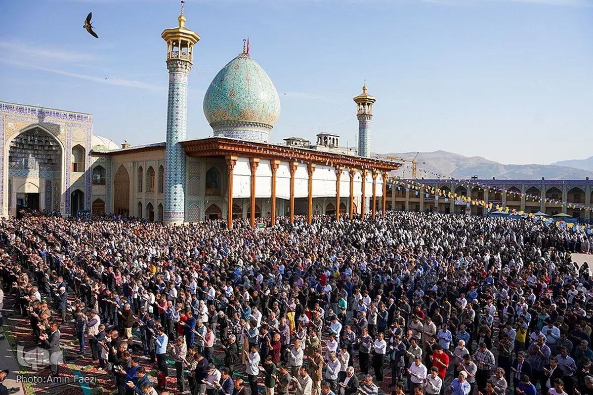 نماز عید سعید فطر در حرم شاهچراغ(ع) اقامه شد