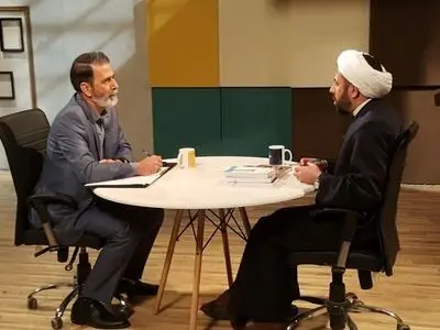 هنر و ادبیات ایران از دهه ۴۰ به بعد بوی نفت می‌دهد/نوشتن رمان دینی، راه رفتن روی میدان مین است