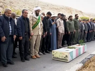پیکر شهید گمنام با حضور خیل مشتاقان در بوستان نماز آرام گرفت