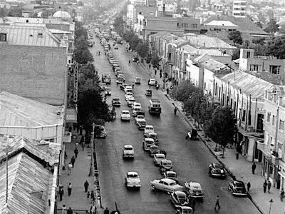 رسم عجیب پارک کردن در تهران قدیم/عکس
