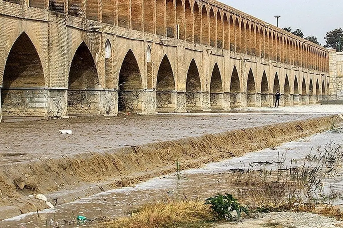 اتصال صنایع بزرگ اصفهان به منابع آبی دریا و کاهش برداشت از زایندهرود