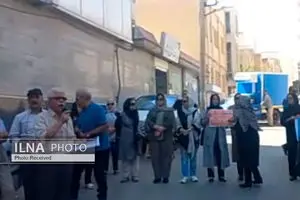 تجمع بازنشستگان کرمانشاه مقابل صندوق بازنشستگی کشوری