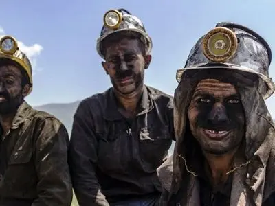 تشدید اعتراض کارگران زغال سنگ البرز شرقی/ معوقات و عیدی پرداخت شود