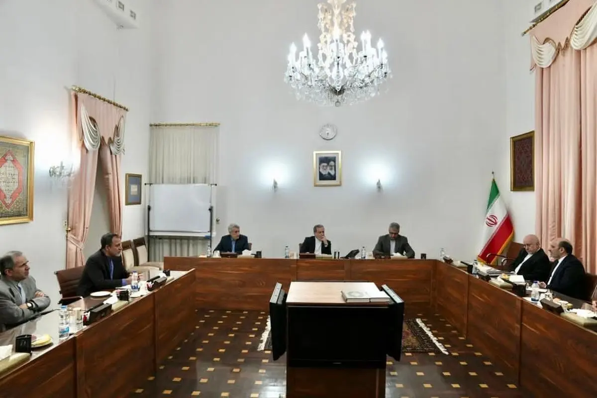 عراقجي یعقد اجتماعاً تشاوریاً مع سفراء إیران في برلین وباریس ولندن