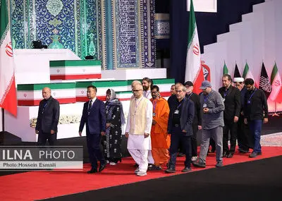 ادای احترام مهمانان و مسئولان خارجی به پیکر امام شهید/1
