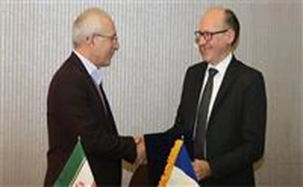 

پژوهشگاه صنعت نفت و فرانسوی‌ها در مطالعه میدان هما همکاری می‎کنند