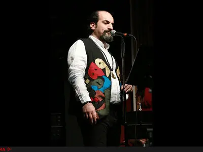 «فریاد پنهانِ» بابک بابایی روی صحنه 