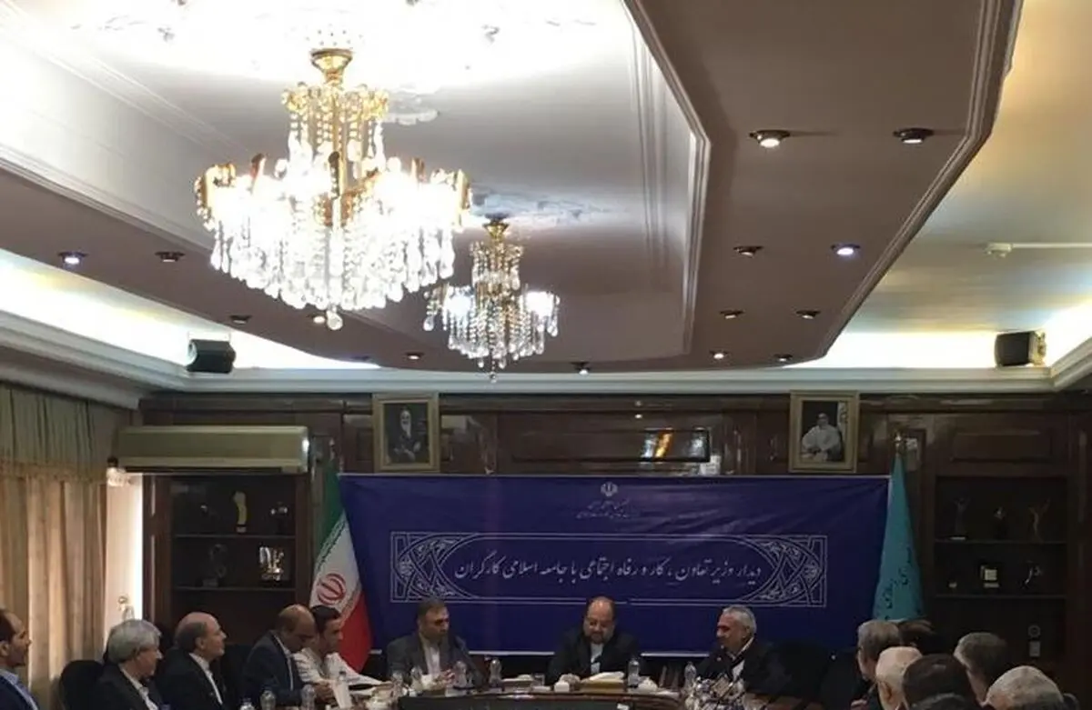 قدرت برای خدمت به مردم ارزش دارد، نه برای پر کردن جیب/ نباید تبعیضی بین کارگر، بازنشسته و مدیرش وجود داشته باشد