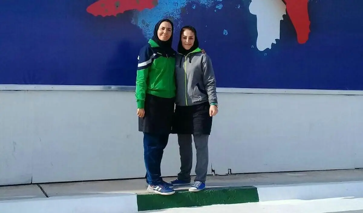 گفت‌وگو با بانوی فوتبالیست آذربایجانی که با دختر 16 ماهه‌اش روی نیمکت خبرساز شد