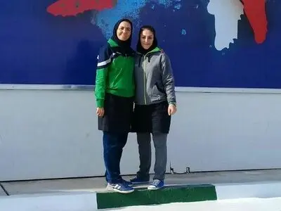 گفت‌وگو با بانوی فوتبالیست آذربایجانی که با دختر 16 ماهه‌اش روی نیمکت خبرساز شد