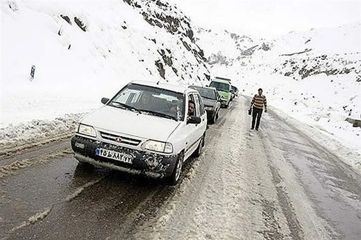 بارش برف و باران در جاده‌های کشور