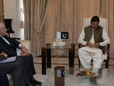 Iran’s Zarif meets Pakistani PM Imran Khan