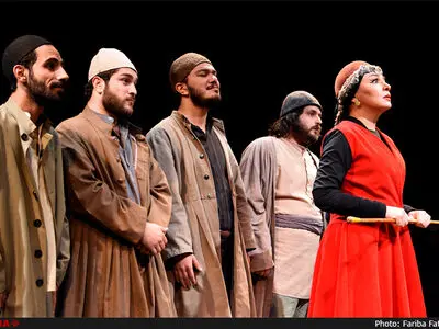 نمایش بوقلمون در تهران به روی صحنه رفت