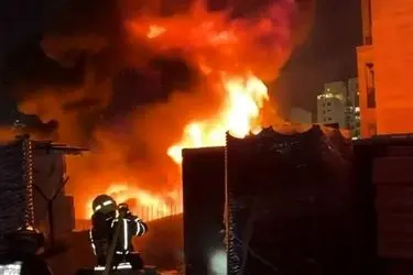 مهار آتش‌سوزی یک ساختمان متروکه در همدان / این حادثه خسارات جانی در پی نداشته است