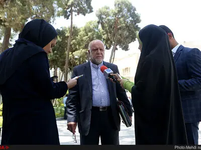 فعلا برای ۲ نرخی شدن بنزین تصمیمی نگرفتیم/ قاچاق بنزین زیاد شده است/ برخی درباره میادین البرز و الوند حرف‌های بی‌خود می‌زنند