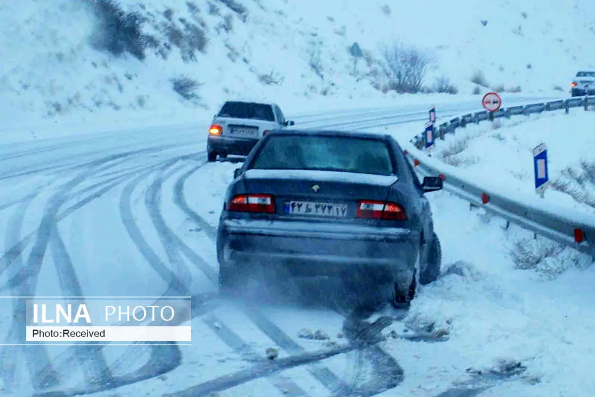 بارش برف، گردنه‌های قزوین را فرا گرفت/ رانندگان با احتیاط برانند