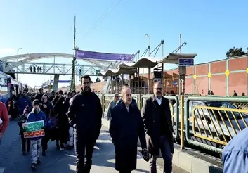 مردم متحد و یکپارچه مقابل آمریکا ایستاده اند/ خون شهید سلیمانی انقلاب را احیا کرد