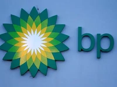 Iraqi minister says BP mulls quitting Iraq, Lukoil wants to sell up