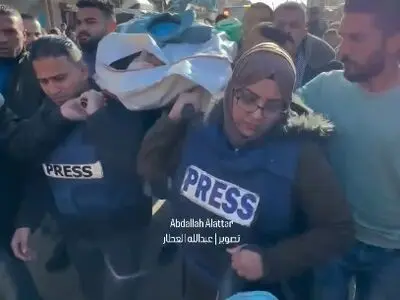 تشییع پیکر خبرنگار الجزیره توسط همکارانش/ او دیروز در حملات اسراییل به شهادت رسید + فیلم