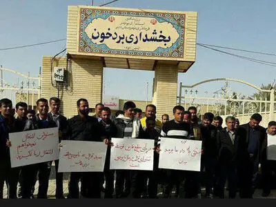تجمع گروهی از صیادان بوشهری در اعتراض به شناورهای کف‌روب