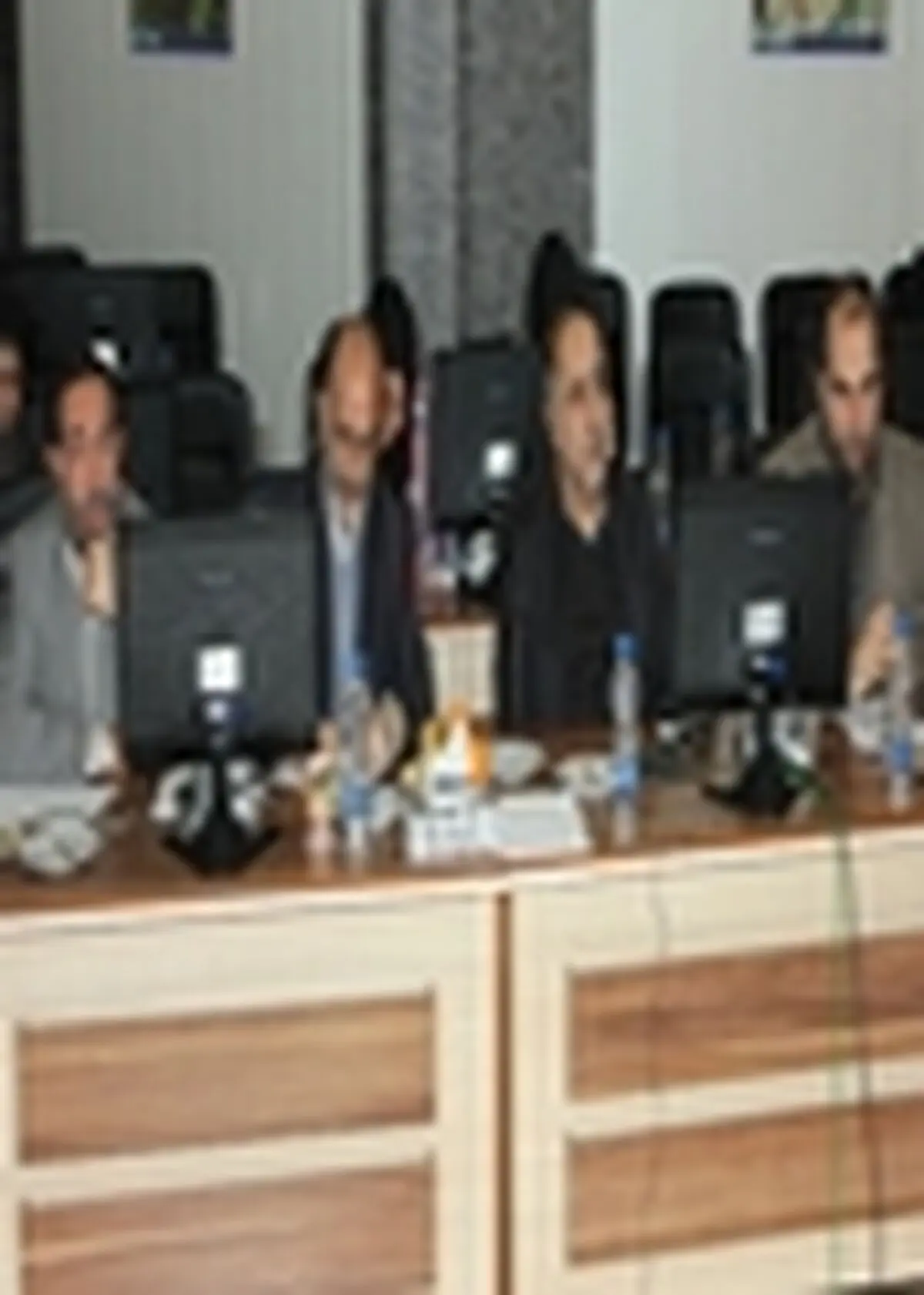 کاهش فاصله اقتصادی استان از کشور با توجه مضاعف بخش دولت