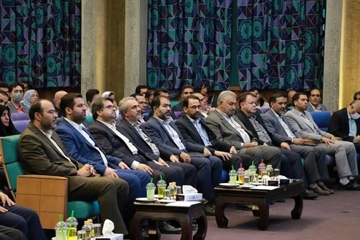 فعالان اقتصادی خواستار تفویض اختیارات بیشتر به استان شدند/تصمیمات لحظه‌ای و مقطعی حوزه صادرات از مهم‌ترین مشکلات فعالان اقتصادی