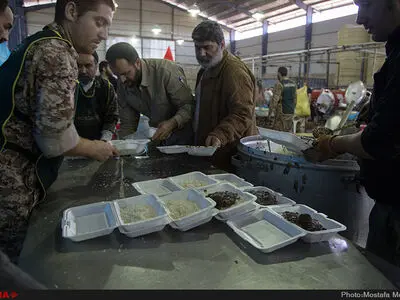 جمع آوری ظروف یکبار مصرف پس از پذیرایی در هیات های مذهبی