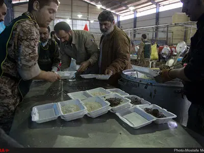 جمع آوری ظروف یکبار مصرف پس از پذیرایی در هیات های مذهبی