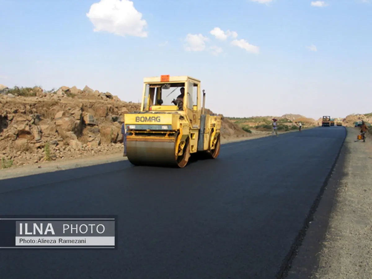 اجرای 10 کیلومتر روکش آسفالت‌گرم 3 محور روستایی خراسان‌شمالی