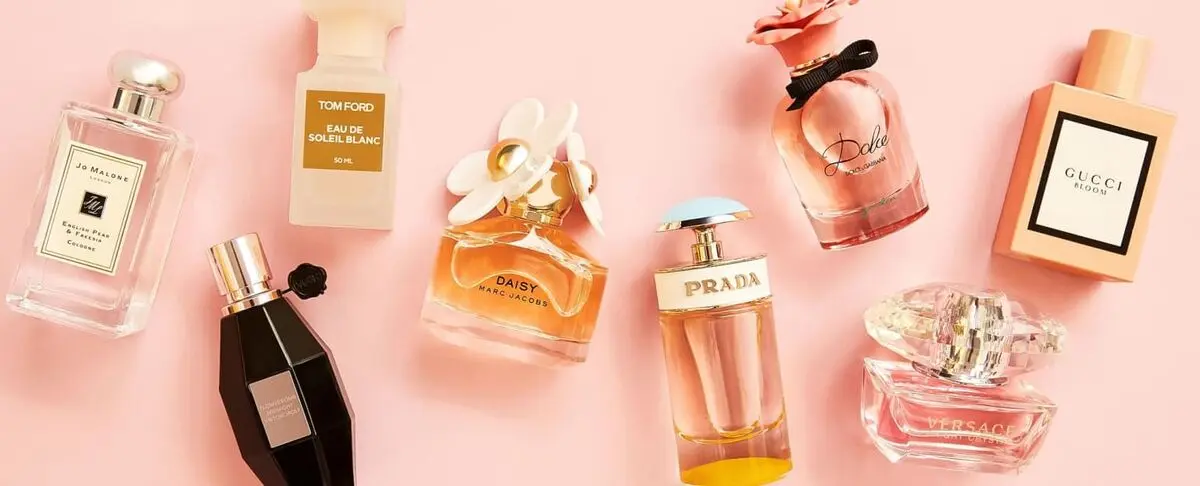 نحوه خرید عطر زنانه و راز ماندگاری آن بر روی پوست