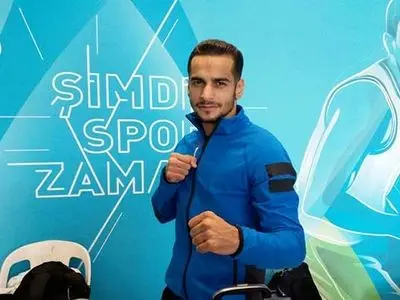 درفشی پور برای مدال برنز می جنگد 