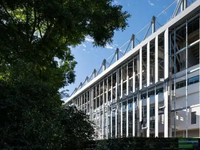 بازسازی استادیوم ۱۱۱ ساله با استفاده از هواپیماهای غیرقابل استفاده (عکس)