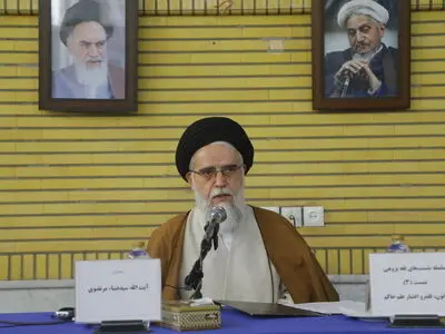  مرحوم آیت‌الله صانعی خاستگاه مشروعیت حکومت‌ها را رضایت عامه و رأی اکثریت می‌دانست