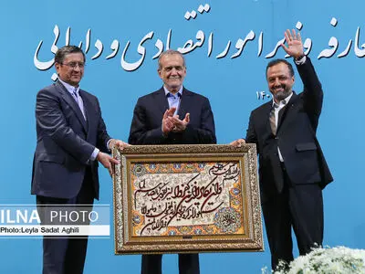 مراسم تودیع و معارفه وزیر امور اقتصاد و دارایی با حضور رییس‌جمهور