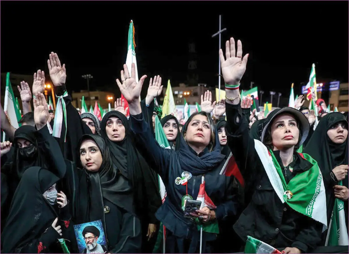 برخی از مردم به خاطر شعارهای سیاسی از تجمعات شبانه فاصله گرفتند