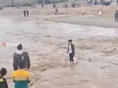 عکاسی از زاینده‌رود حادثه آفرید! + فیلم