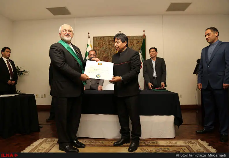 اهدای نشان عالی دولتی بولیوی به محمد جواد ظریف وزیر امورخارجه کشورمان