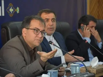 بانک‌ها و دستگاه‌های اجرایی ملزم به همراهی برای رفع موانع تولید در فارس