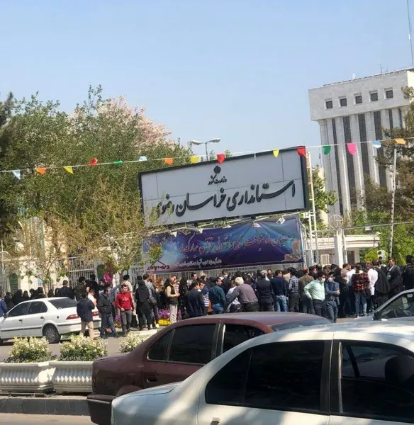 تجمع تعدادی از پرستاران مشهد مقابل استانداری