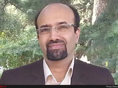 برای حرکت به سمت توسعه به حکومتی قوی اما محدود نیاز داریم/ اجرای پروژه‌های نمایشی و انتصاب مدیران نالایق و همسو نتیجه اقتصاد نفتی است 