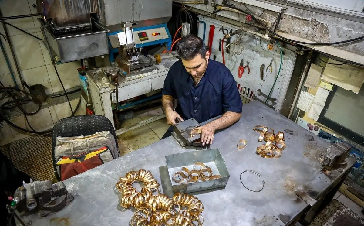 پیشقدمی بسیج برای رفع موانع تولید صنعت طلا و جواهر در کشور