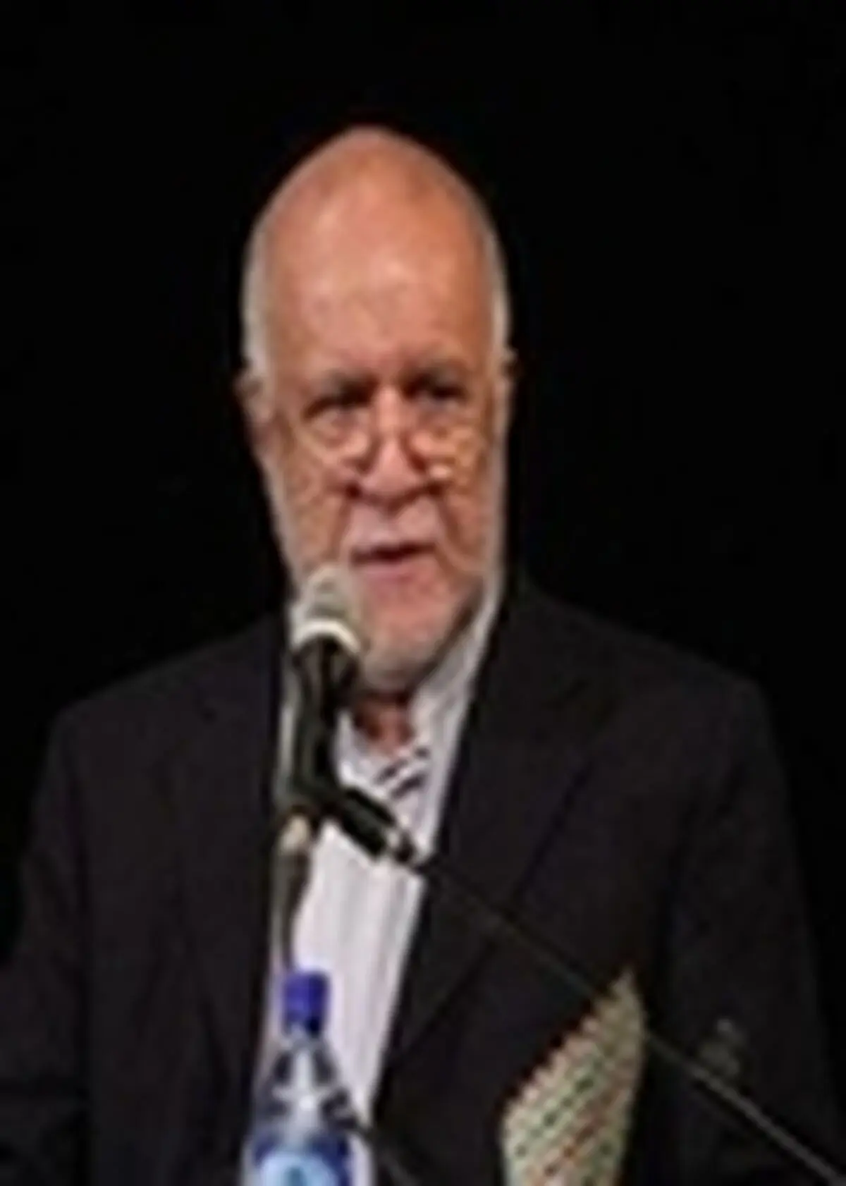 آغاز رهایی از وابستگی صنعت نفت به تولیدات خارجی / منتظر اخبار خوش صنعت نفت در زمستان ۹۳ هستم